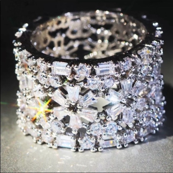 💯 NEW 18 CT 925 STERLING SILVER DIAMOND RING, CUTE RING, SHINY RING. - Picture 6 of 6